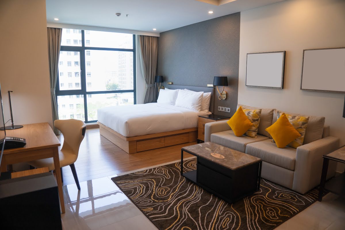 What%20is%20a%20Warner%20Hotel.jpg